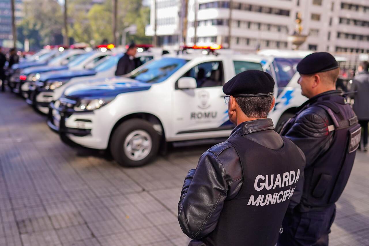 Guardas municipais de Porto Alegre em patrulha conjunta 